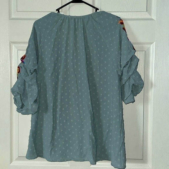 See And Be Seen Blue Embroidered Floral Blouse Sz. M - Picture 5 of 7